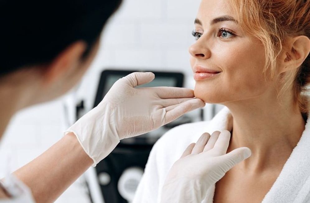 doctor with client-small-min